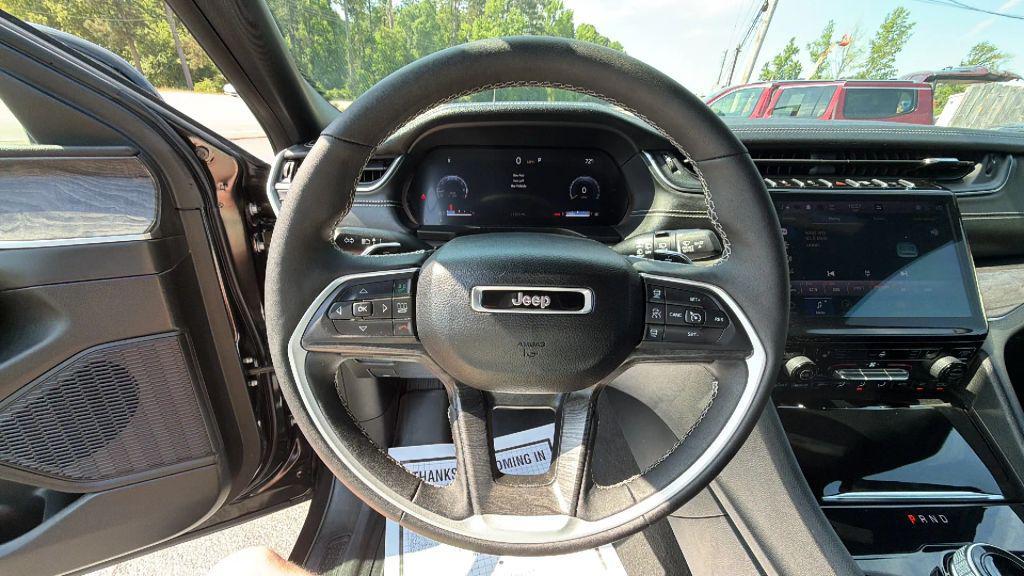 used 2024 Jeep Grand Cherokee car, priced at $35,890