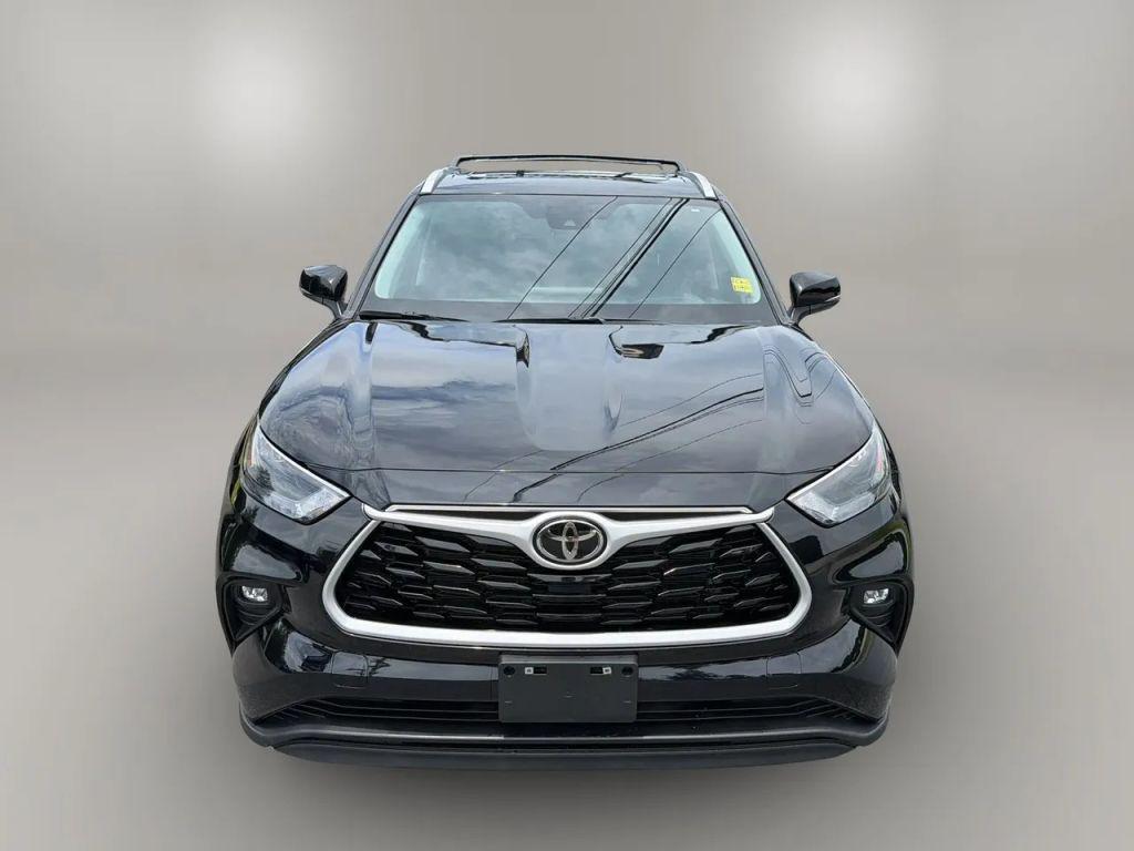 used 2023 Toyota Highlander car, priced at $41,875