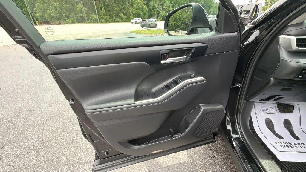 used 2023 Toyota Highlander car, priced at $41,875