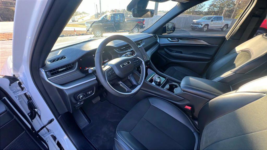 used 2025 Jeep Grand Cherokee car, priced at $36,980