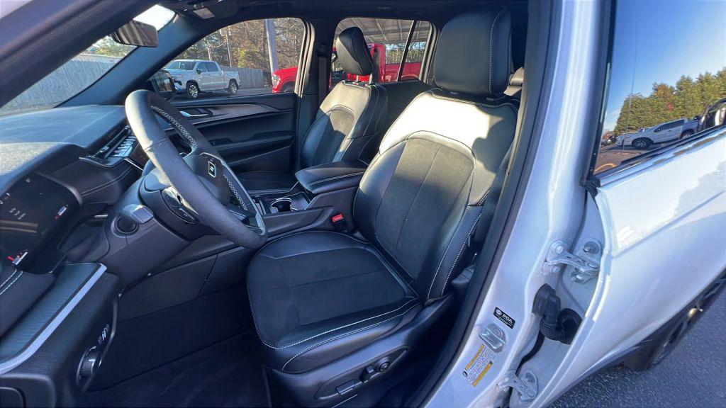 used 2025 Jeep Grand Cherokee car, priced at $36,980