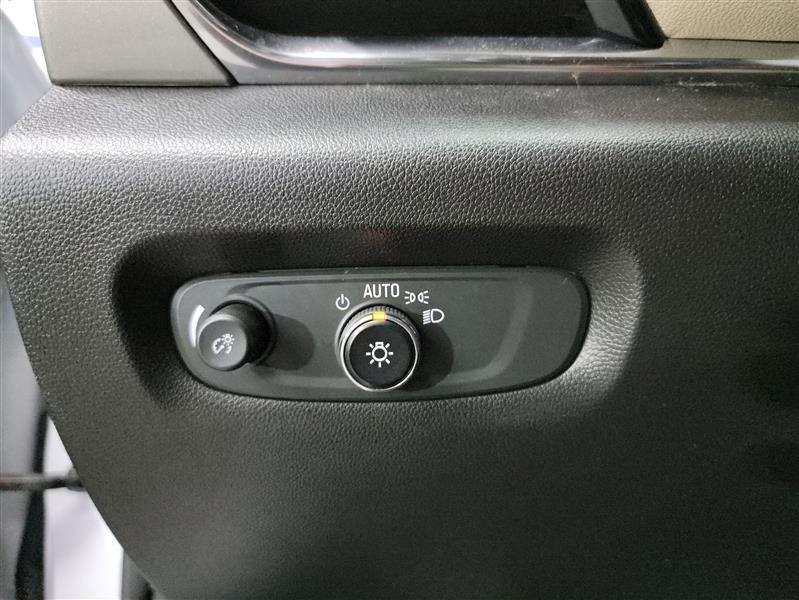 used 2023 Chevrolet Traverse car, priced at $21,600