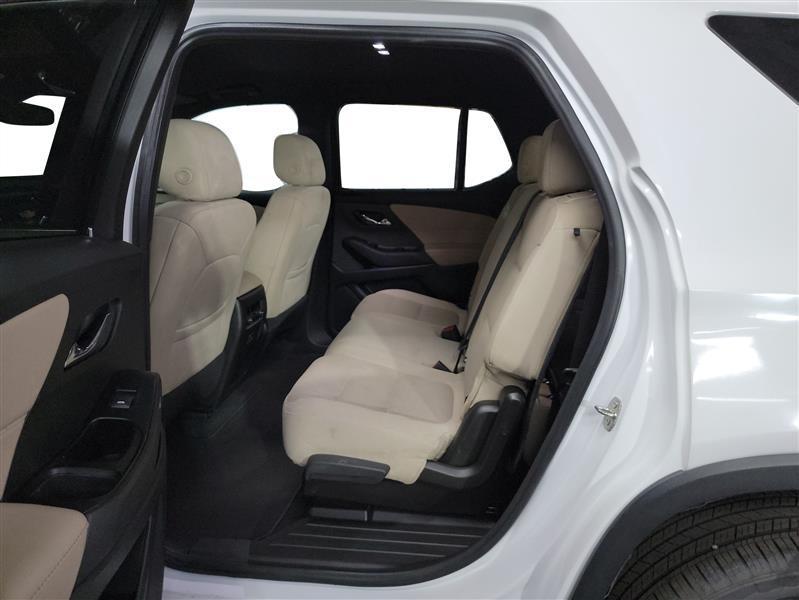 used 2023 Chevrolet Traverse car, priced at $20,300