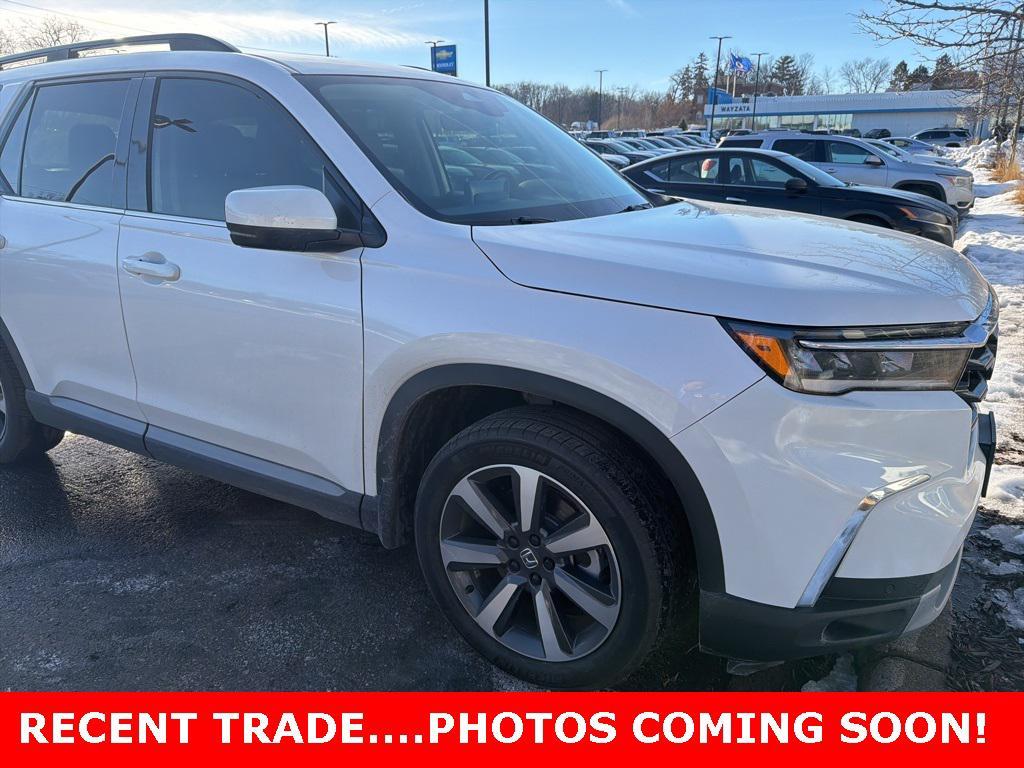 used 2025 Honda Pilot car, priced at $40,999
