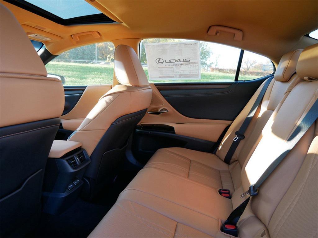 new 2025 Lexus ES 300h car, priced at $52,437