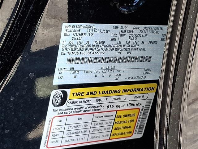 new 2025 Ford Expedition car, priced at $68,559