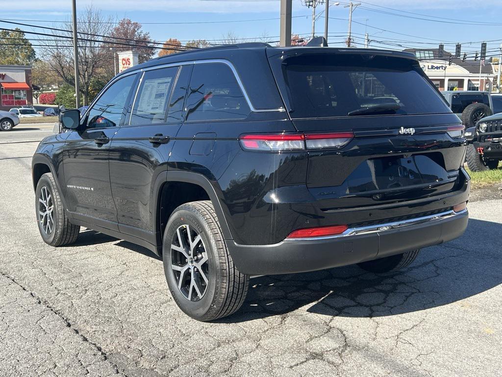 new 2025 Jeep Grand Cherokee car, priced at $43,680