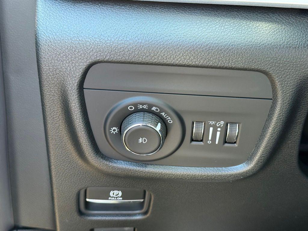 new 2026 Jeep Grand Cherokee L car, priced at $42,195
