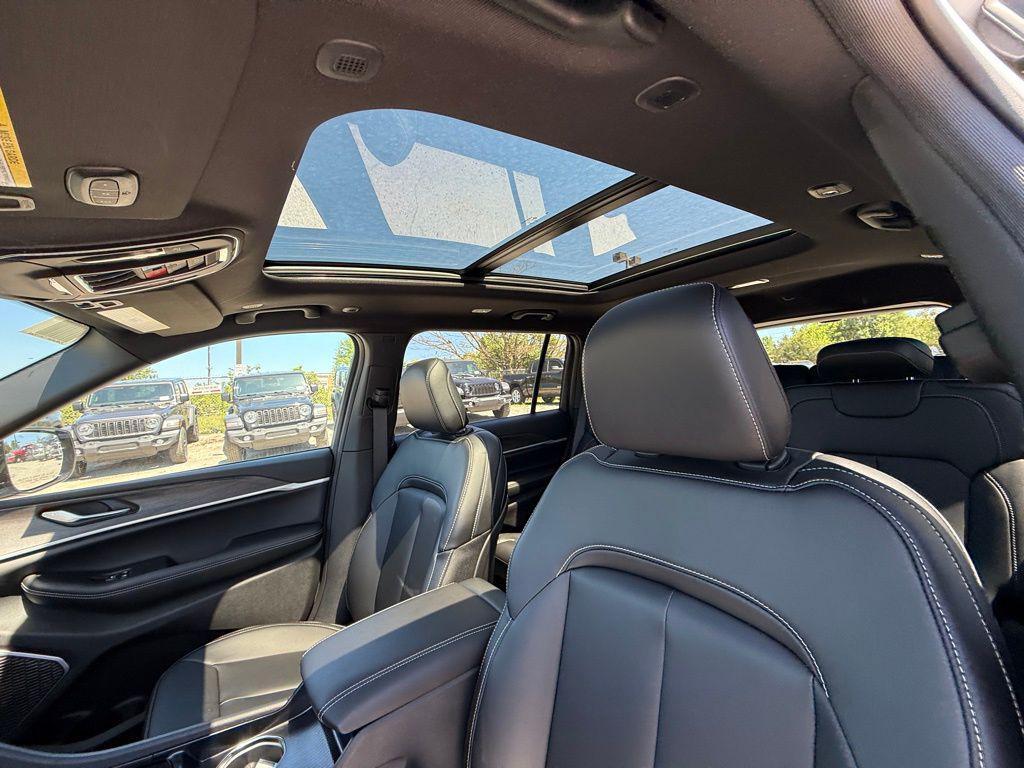 new 2026 Jeep Grand Cherokee L car, priced at $42,195