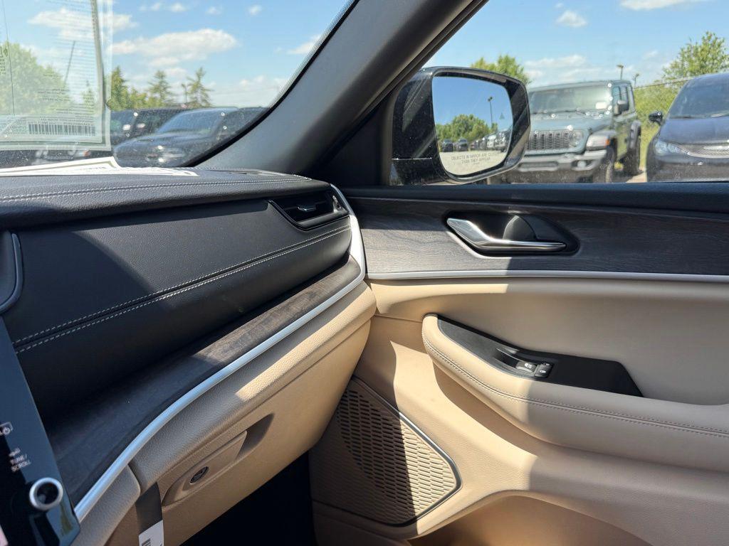new 2026 Jeep Grand Cherokee car, priced at $35,400