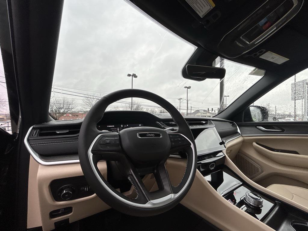 new 2026 Jeep Grand Cherokee car, priced at $40,985