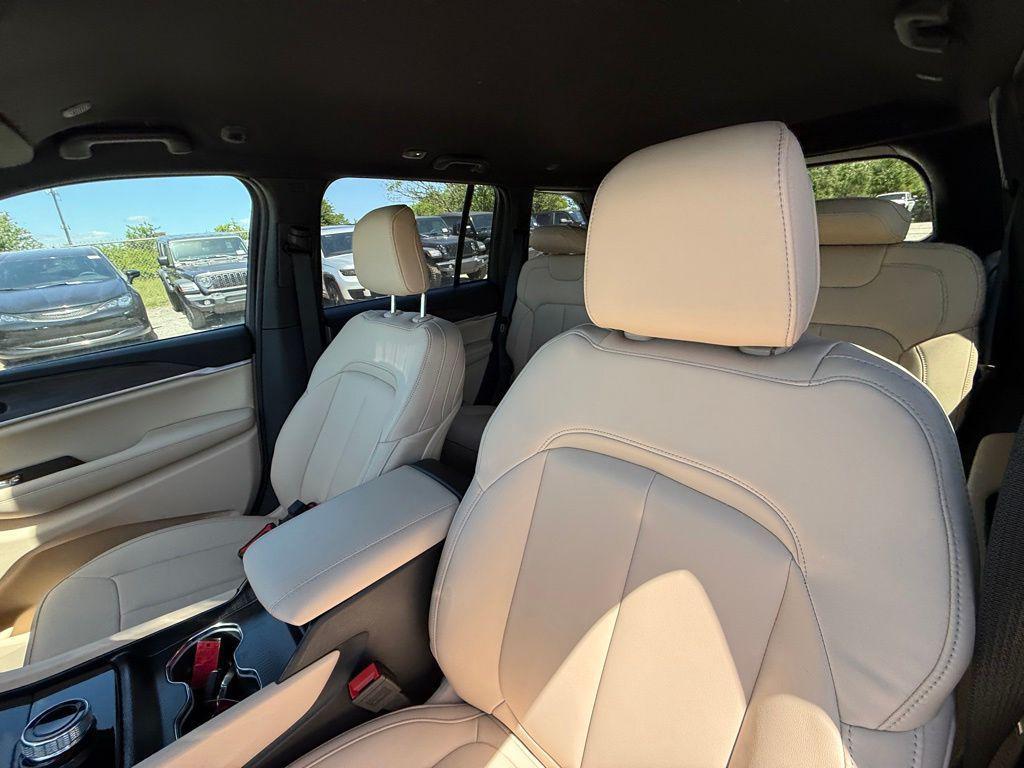 new 2026 Jeep Grand Cherokee car, priced at $35,400