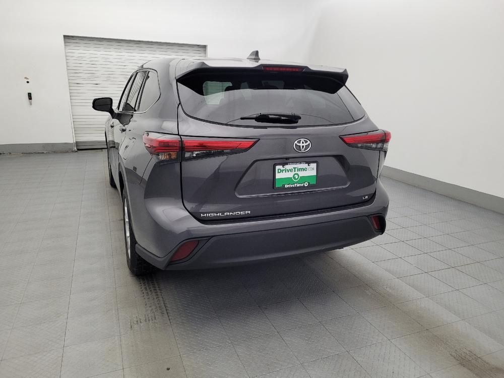 used 2022 Toyota Highlander car, priced at $25,195