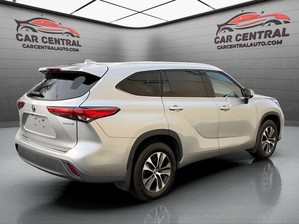 used 2021 Toyota Highlander Hybrid car, priced at $28,994