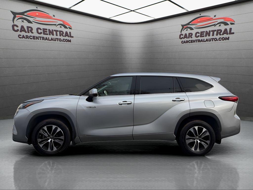 used 2021 Toyota Highlander Hybrid car, priced at $28,994