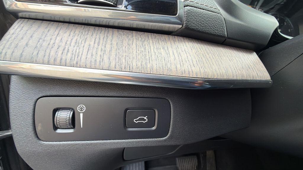 used 2022 Volvo XC90 car, priced at $27,778