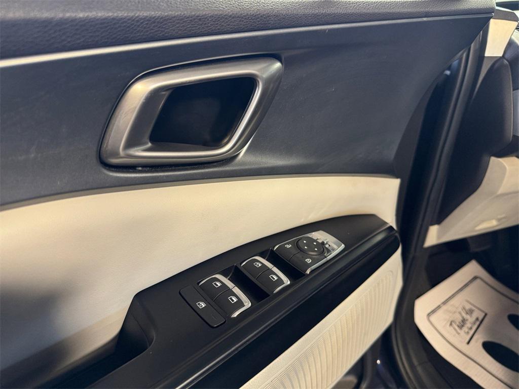 used 2023 Kia Carnival car, priced at $28,999