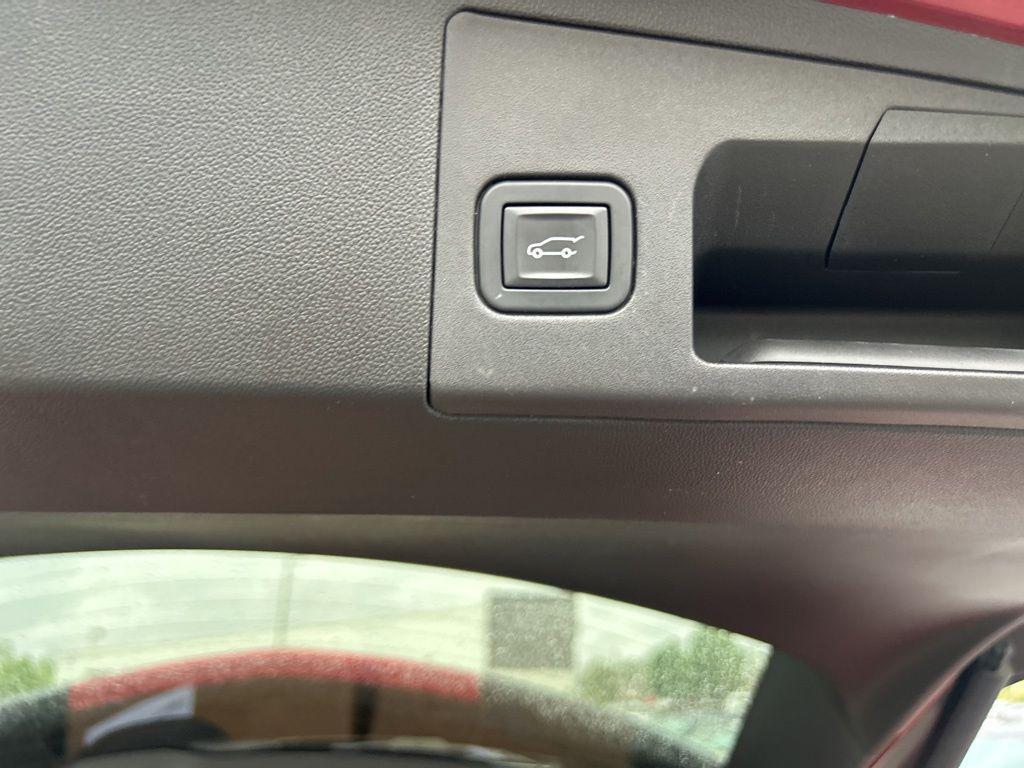 used 2018 Cadillac XT5 car, priced at $20,999
