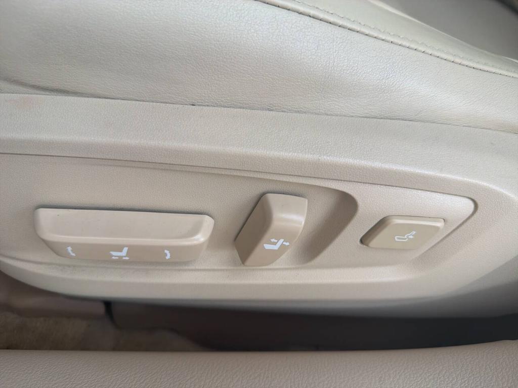 used 2014 Lexus ES 300h car, priced at $13,995