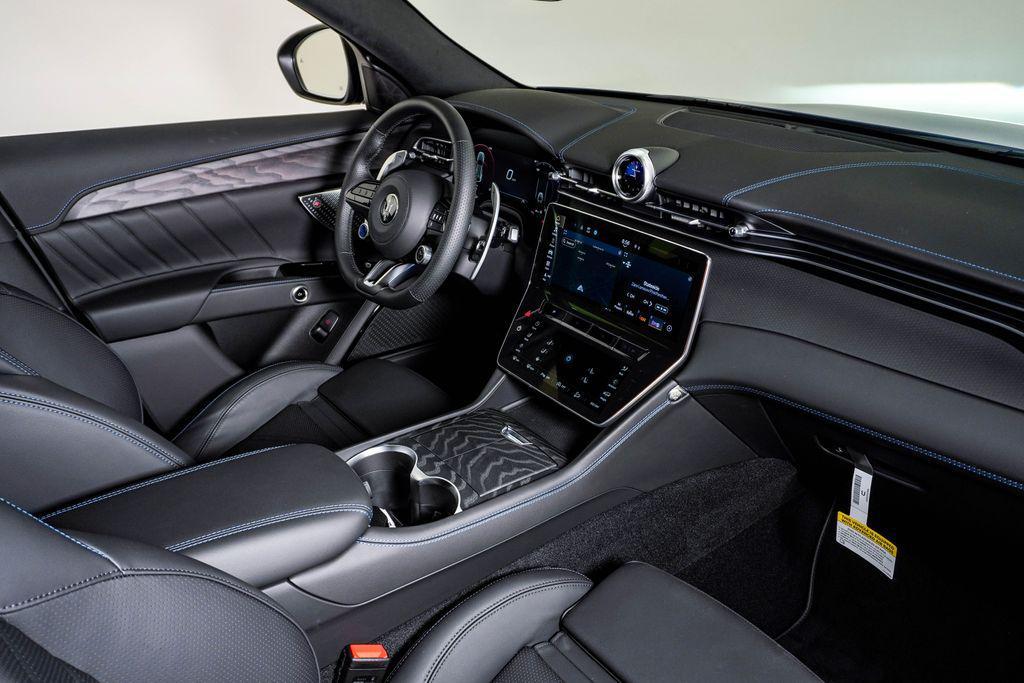 new 2026 Maserati Grecale car, priced at $96,615