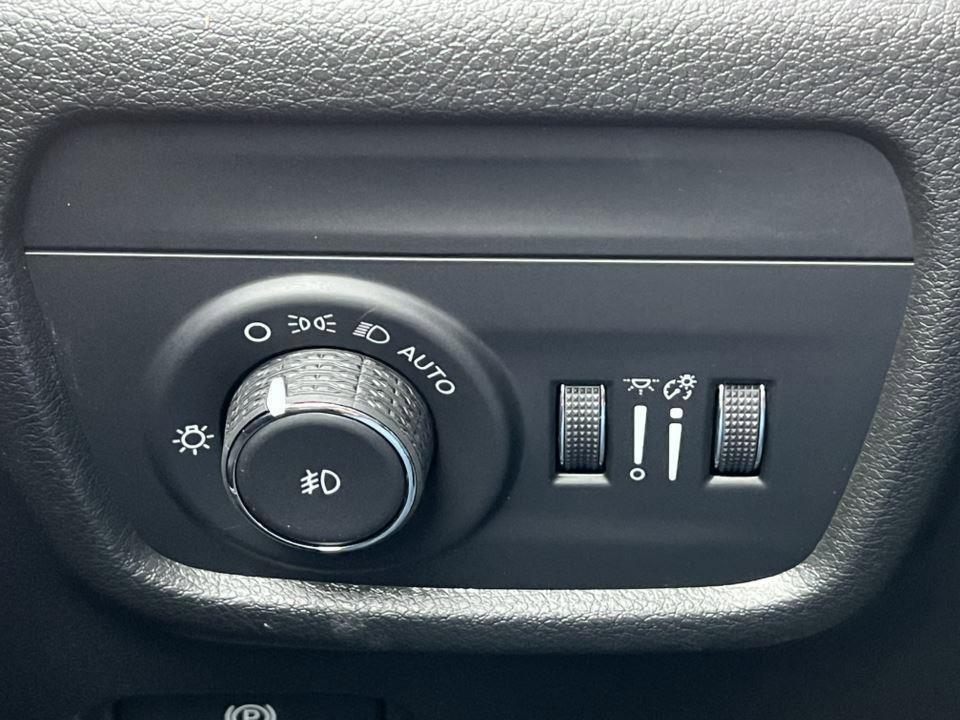 new 2026 Jeep Grand Cherokee car, priced at $47,223