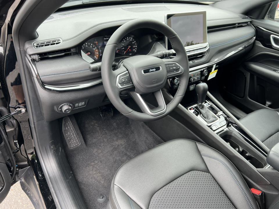 new 2025 Jeep Compass car, priced at $30,999