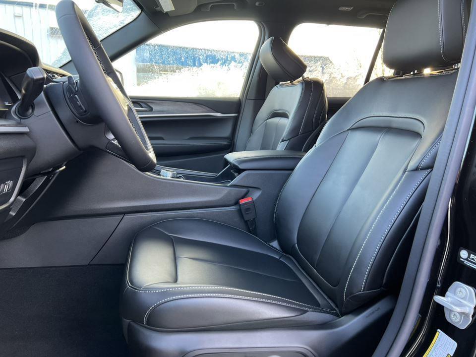 new 2026 Jeep Grand Cherokee car, priced at $48,659