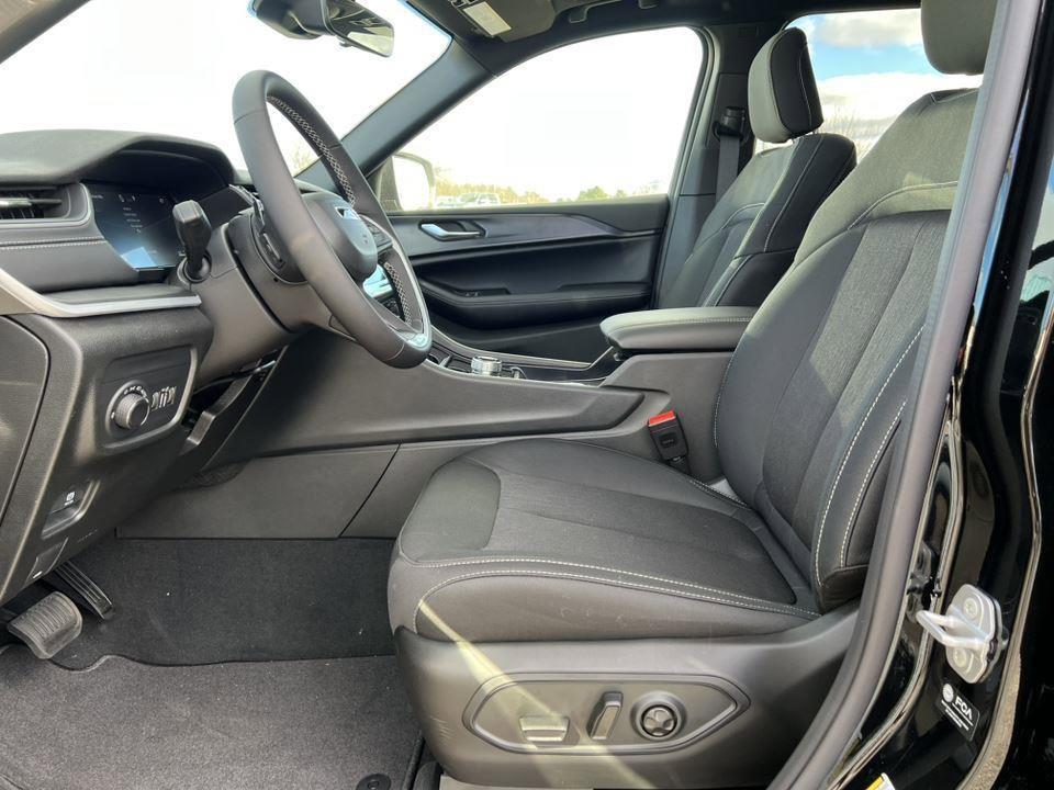 new 2025 Jeep Grand Cherokee car, priced at $39,485