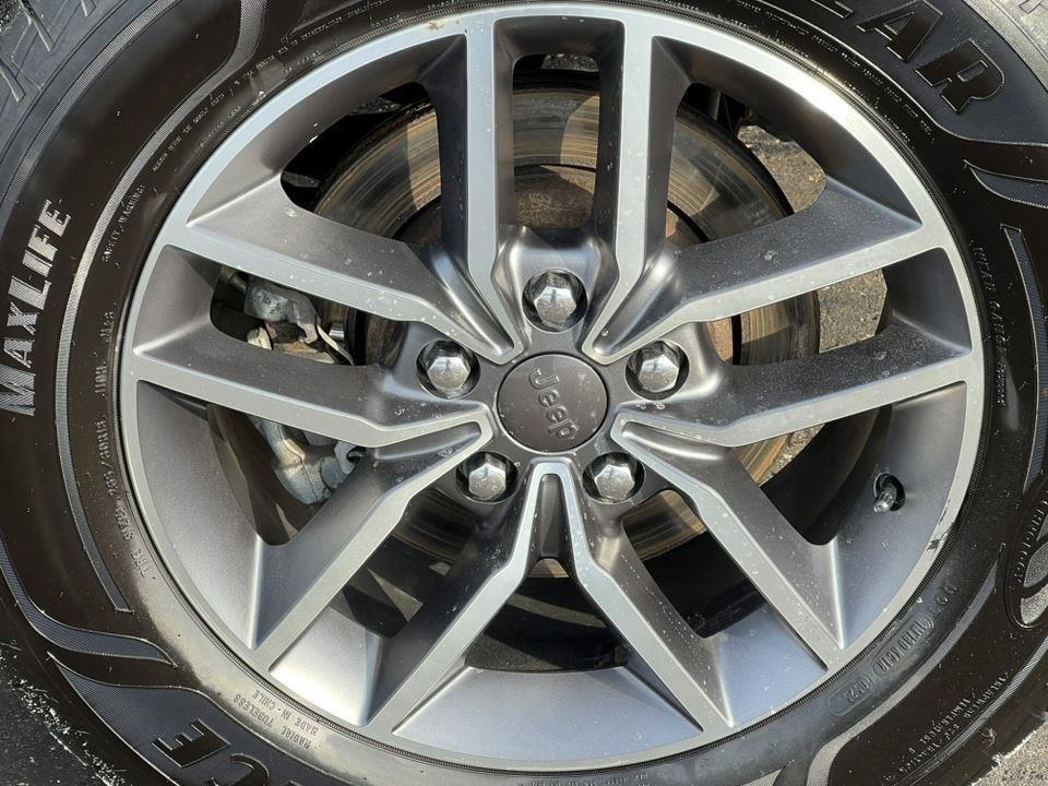 used 2021 Jeep Grand Cherokee car, priced at $20,490