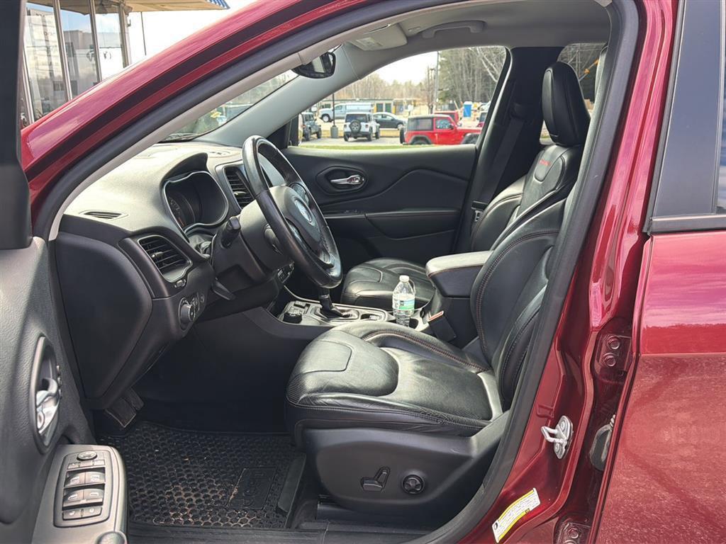 used 2019 Jeep Cherokee car, priced at $18,390