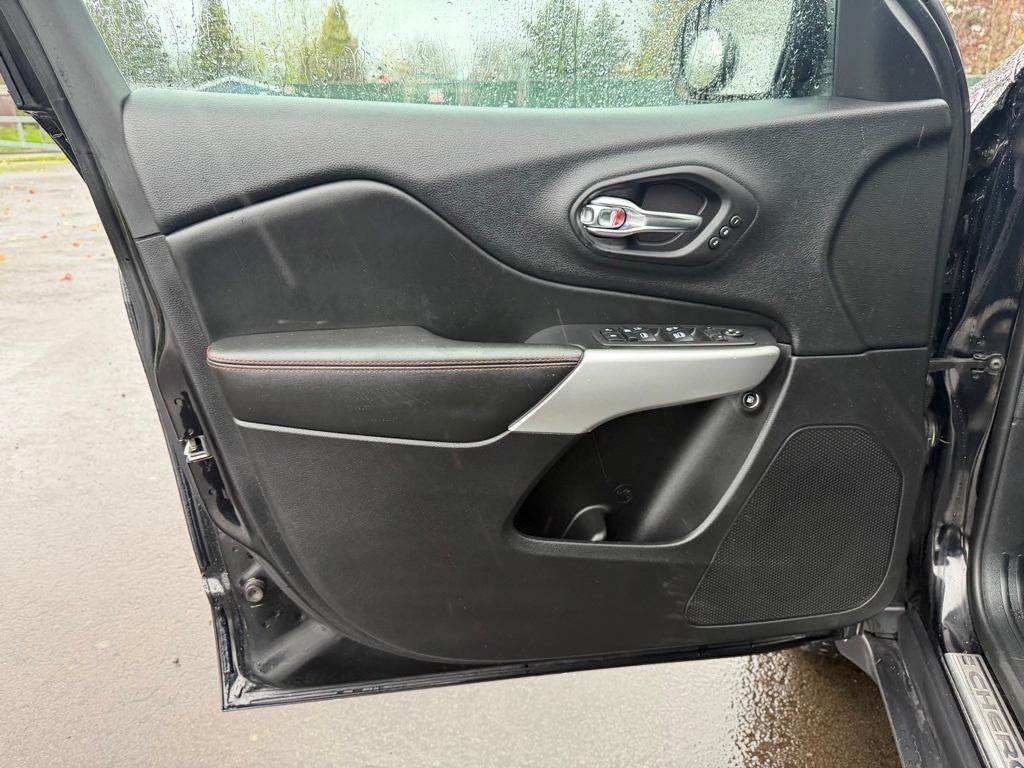 used 2017 Jeep Cherokee car, priced at $10,901