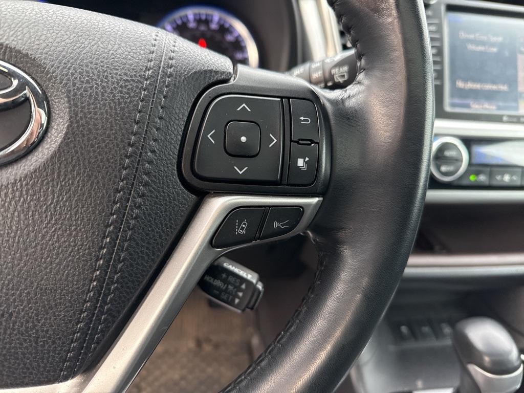 used 2019 Toyota Highlander car, priced at $26,762