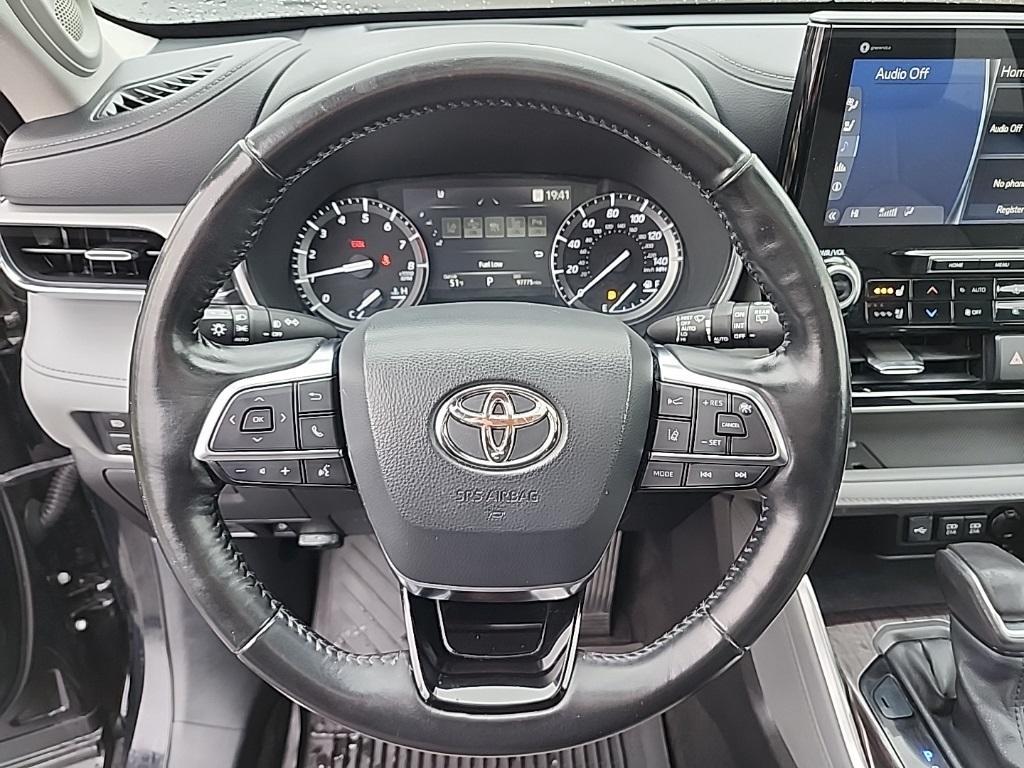 used 2021 Toyota Highlander car, priced at $28,982