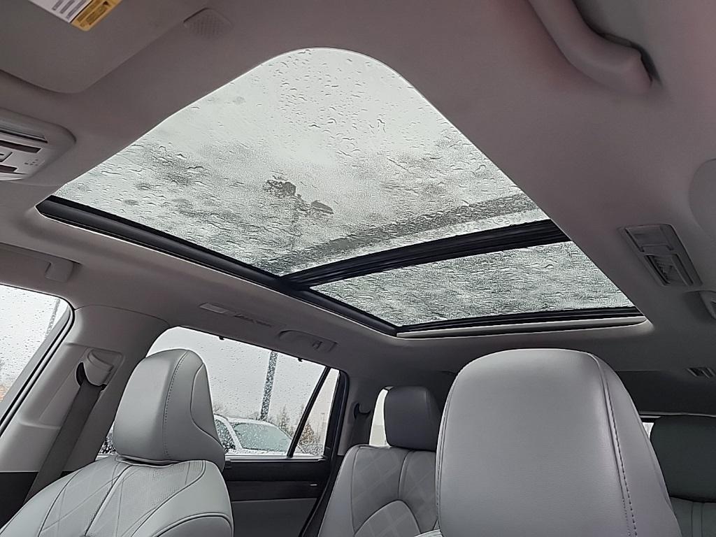 used 2021 Toyota Highlander car, priced at $28,982