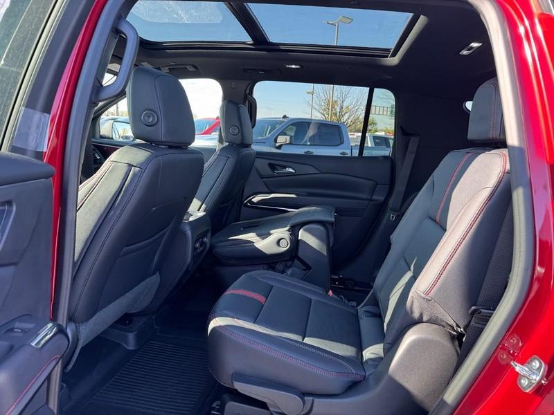 new 2026 Chevrolet Traverse car, priced at $57,305