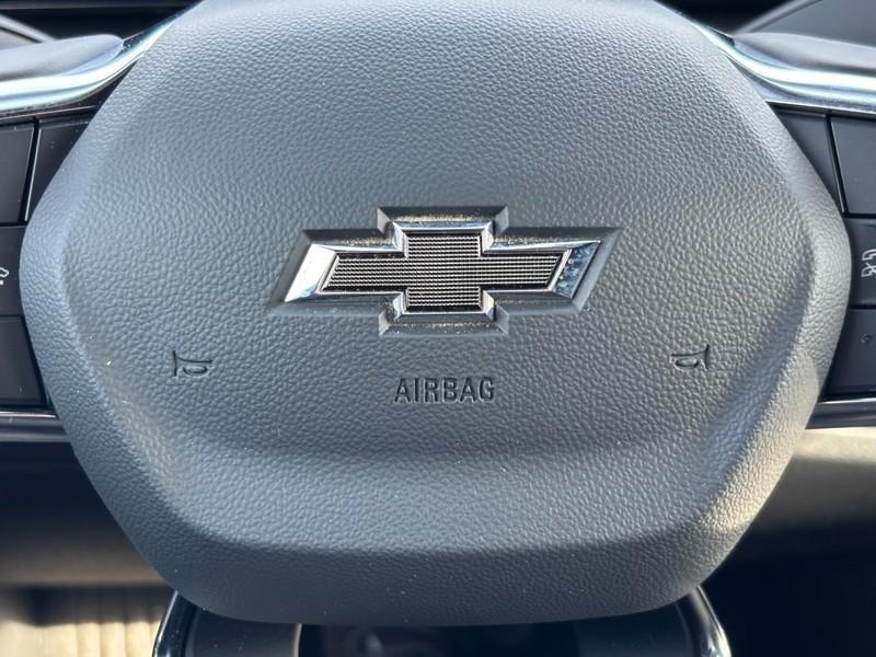 new 2026 Chevrolet Equinox car, priced at $31,427