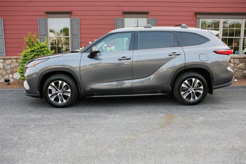 used 2021 Toyota Highlander Hybrid car, priced at $30,900