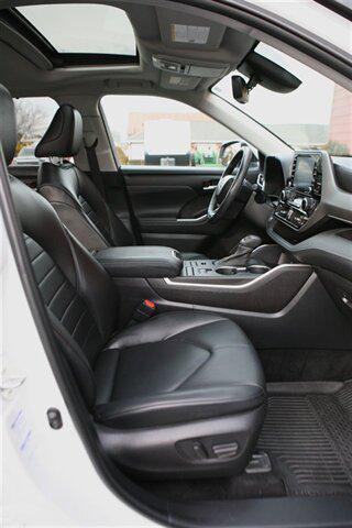 used 2022 Toyota Highlander car, priced at $34,500