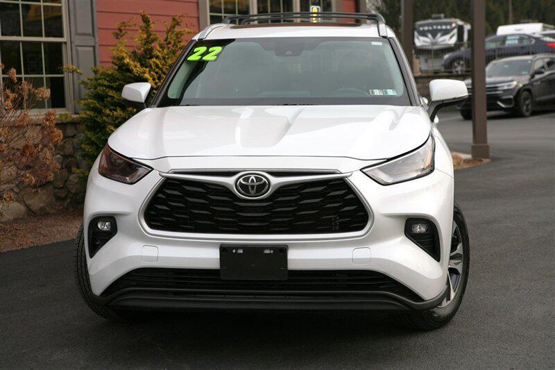 used 2022 Toyota Highlander car, priced at $34,500