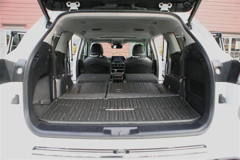 used 2022 Toyota Highlander car, priced at $34,500