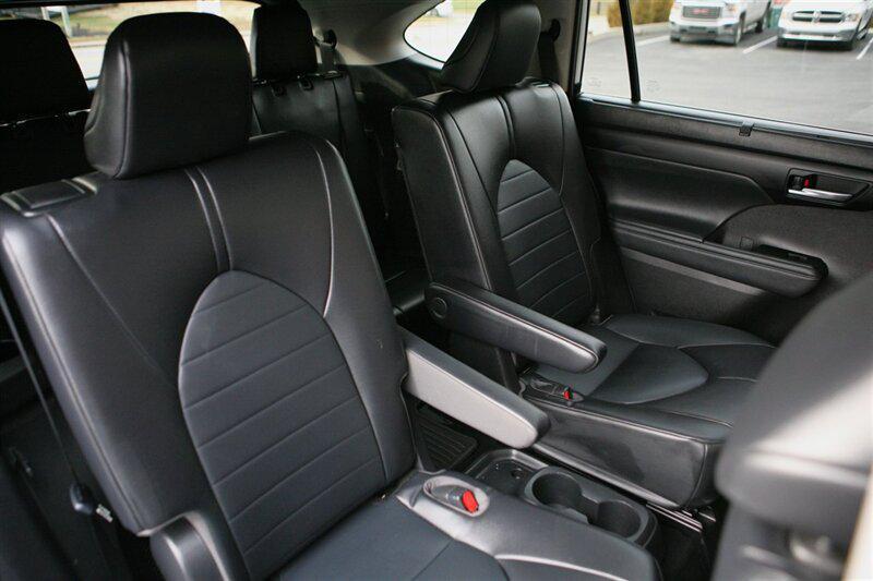 used 2022 Toyota Highlander car, priced at $34,500