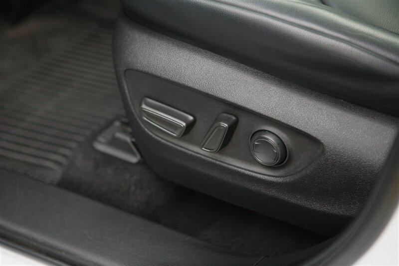 used 2022 Toyota Highlander car, priced at $34,500