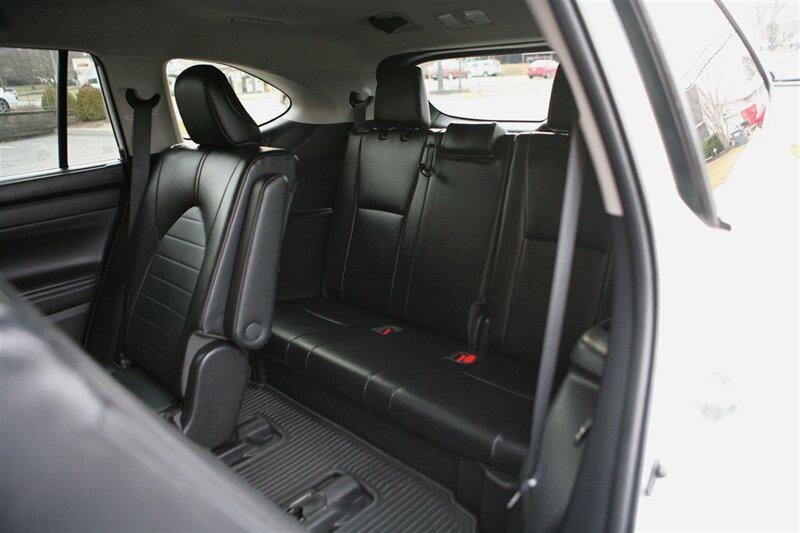 used 2022 Toyota Highlander car, priced at $34,500