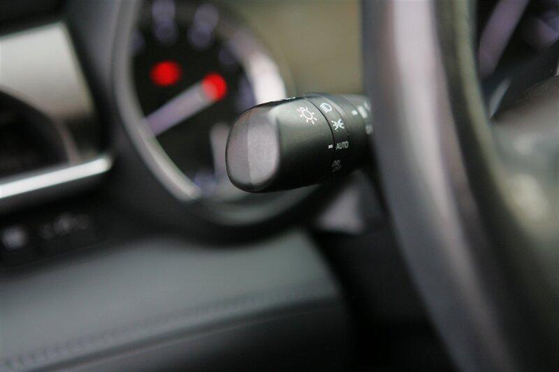 used 2022 Toyota Highlander car, priced at $34,500