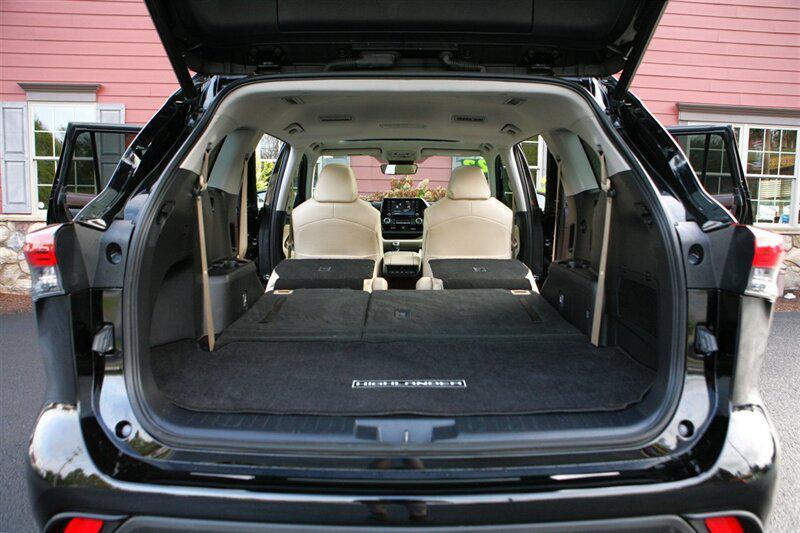 used 2022 Toyota Highlander car, priced at $37,500