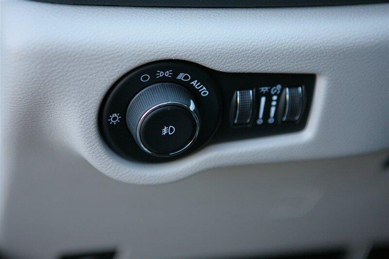 used 2023 Chrysler Pacifica car, priced at $25,900