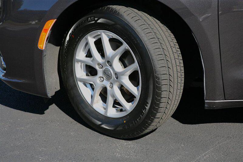 used 2023 Chrysler Pacifica car, priced at $25,900