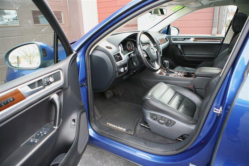 used 2016 Volkswagen Touareg car, priced at $24,900