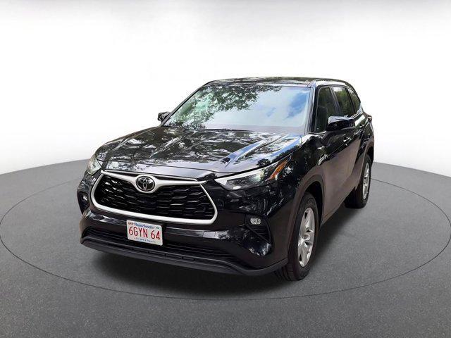 used 2025 Toyota Highlander car, priced at $35,995