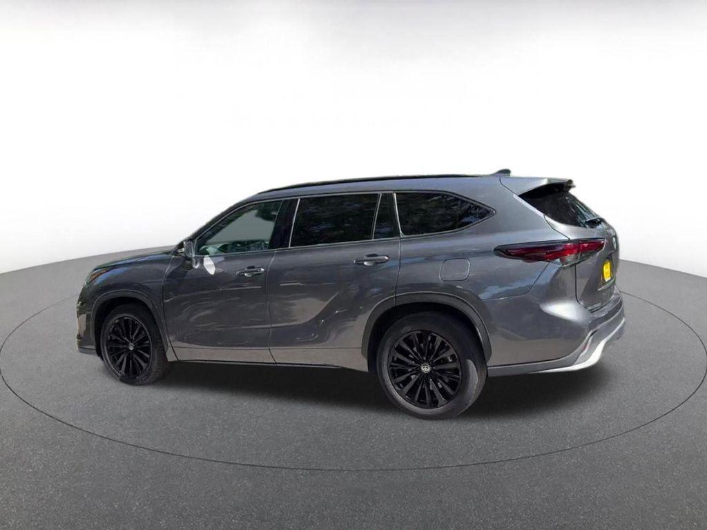 used 2025 Toyota Highlander car, priced at $41,198